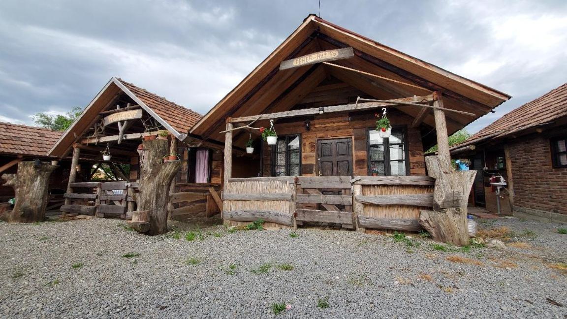 Casa Rustic Feher & Fekete Vendeghazak Sovata Buitenkant foto