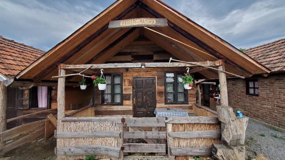 Casa Rustic Feher & Fekete Vendeghazak Sovata Buitenkant foto