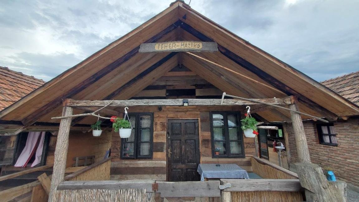 Casa Rustic Feher & Fekete Vendeghazak Sovata Buitenkant foto