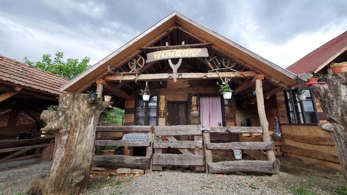 Casa Rustic Feher & Fekete Vendeghazak Sovata Buitenkant foto