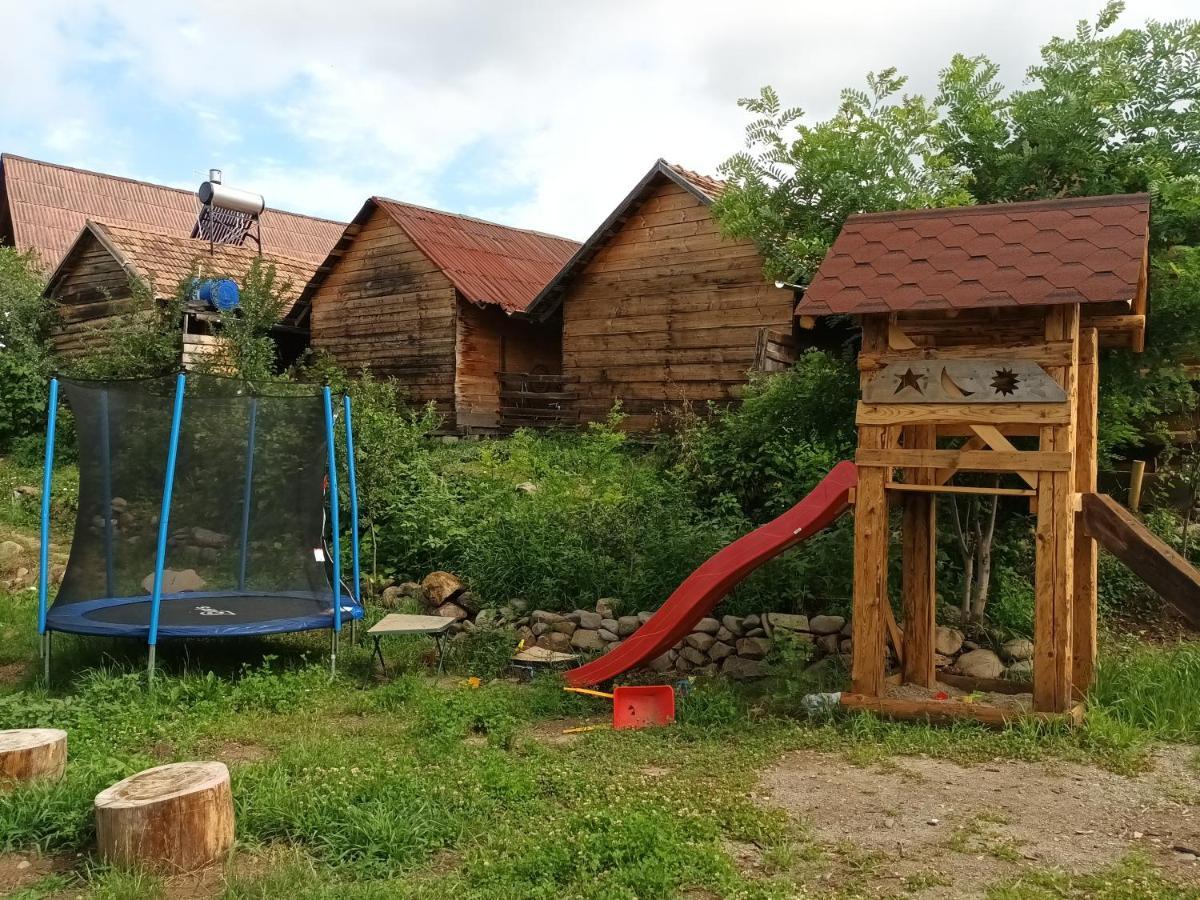 Casa Rustic Feher & Fekete Vendeghazak Sovata Buitenkant foto